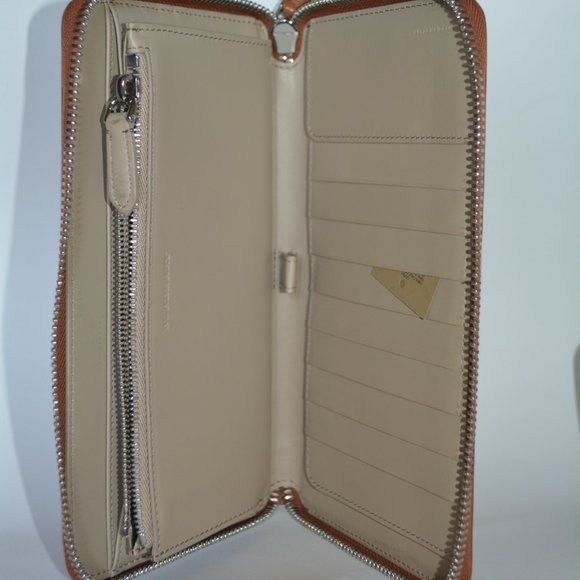 NWT BURBERRY RENFREW ZIP AROUND WALLET - Picture 3 of 7